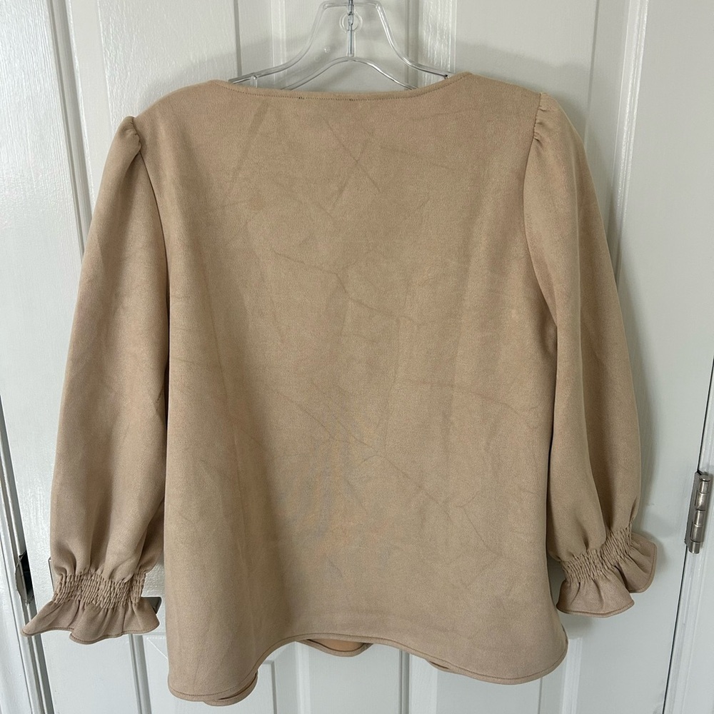 Tuckernuck Women's V-Neck Easton Suede Swing Long Sleeve Blouse - Picture 3 of 5